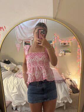 Darling Pink/White floral top